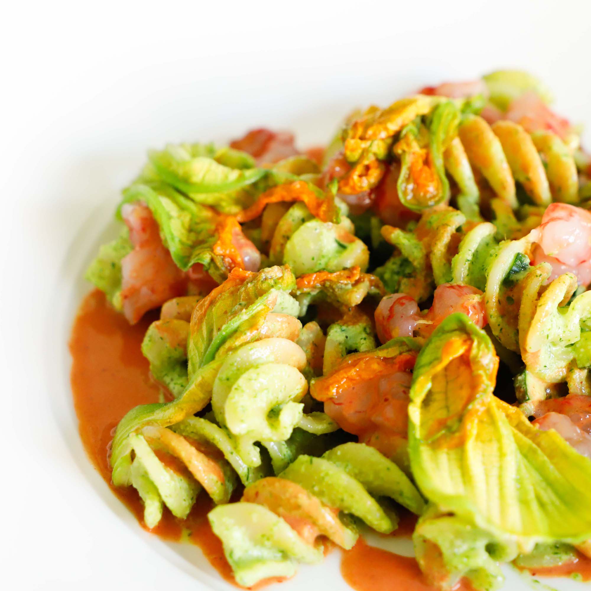 Pasta con fiori di zucca e gamberi